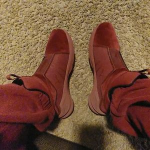 Women's Velvet Pumas